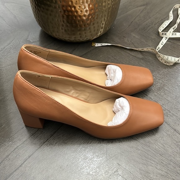 Naturalizer KARINA Block Heel Pumps (WIDE) - Picture 5 of 9